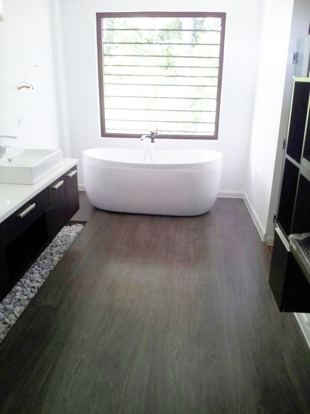 dumalfoor-waterproof-laminate-flooring-brushed-black-oak-2-order-at-buildinghubph-com